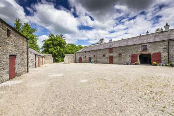 2 Bed Courtyard Apartment At Rockfield House Kells In Meath - Short Term Let Bagian luar foto