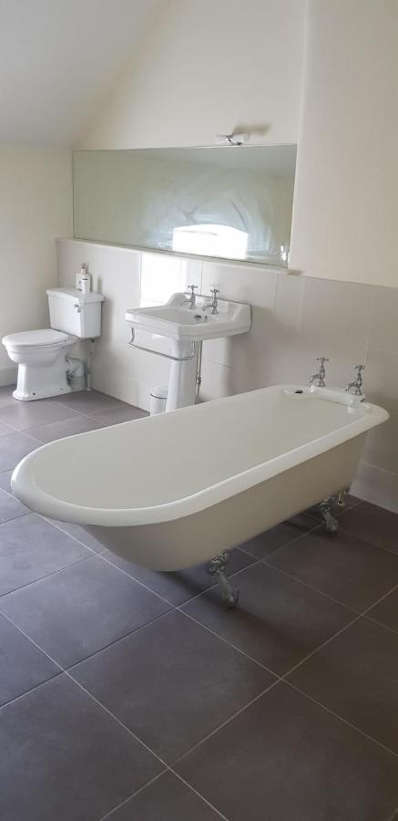 2 Bed Courtyard Apartment At Rockfield House Kells In Meath - Short Term Let Bagian luar foto