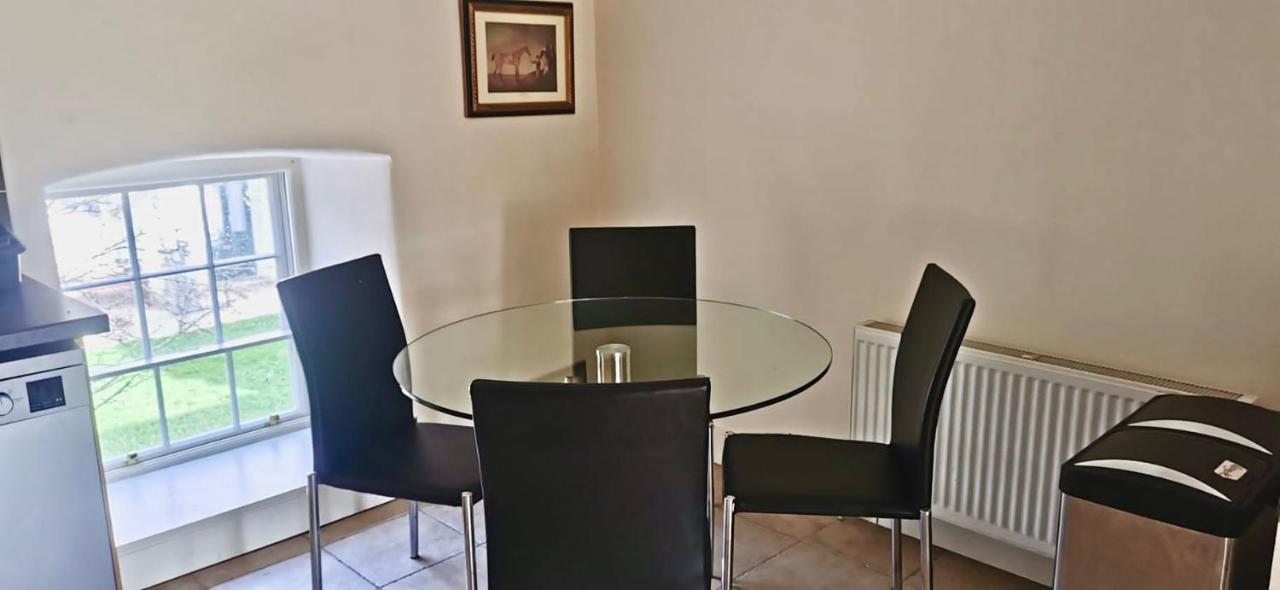 2 Bed Courtyard Apartment At Rockfield House Kells In Meath - Short Term Let Bagian luar foto